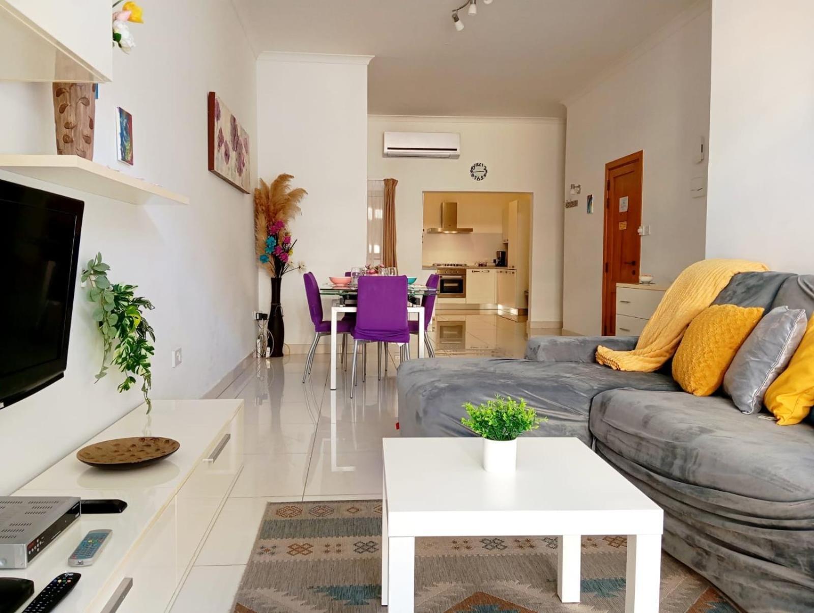 Modern Apartment In The Heart Of Sliema Steps From The Seafront Екстер'єр фото
