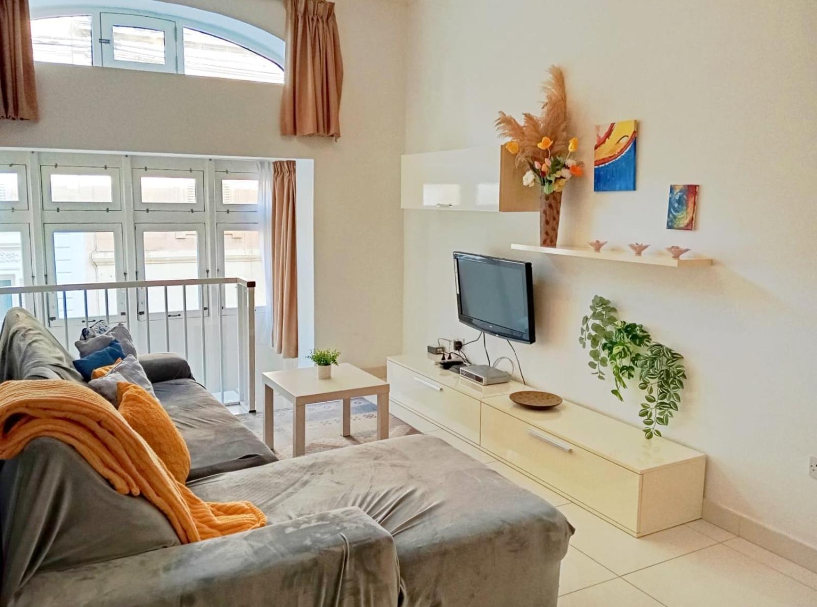 Modern Apartment In The Heart Of Sliema Steps From The Seafront Екстер'єр фото